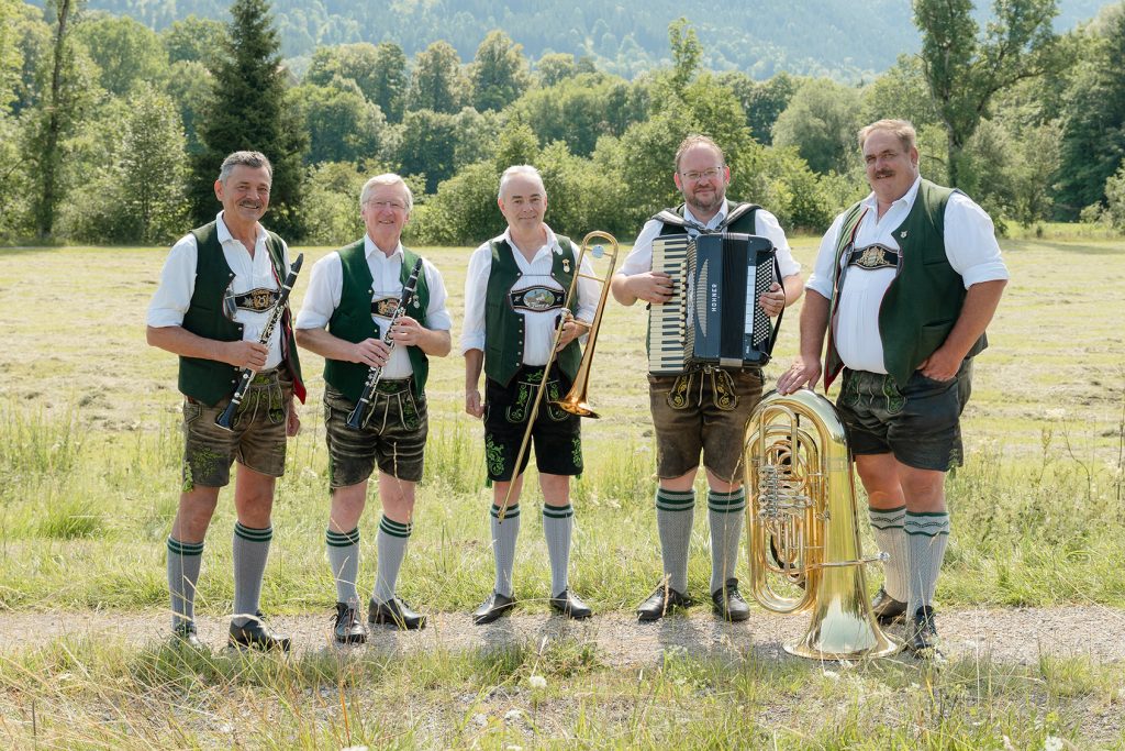 Satzfoto im Rahmen des Vereinsgruppenfotos - Kleingruppe - Gruppenbuidl - Gruppenfoto