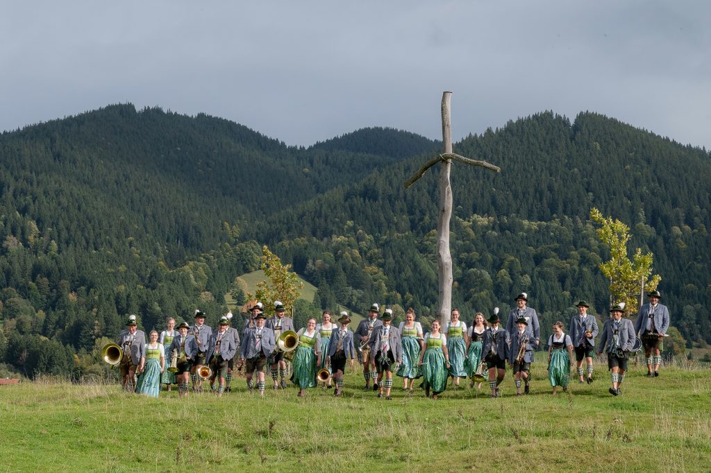 Vereinsgruppenfoto, Gruppenfoto, Blaskapelle, Musikverein, Blasmusik, Blaskapelle Altenau, Fototribüne, Fotografie Meisl, Vereinsgruppenbuidl
