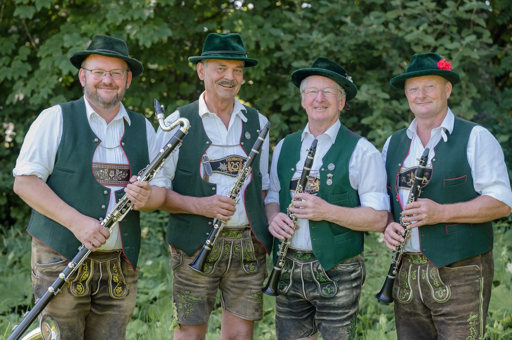 Satzfoto im Rahmen des Vereinsgruppenfotos - Kleingruppe - Gruppenbuidl - Gruppenfoto