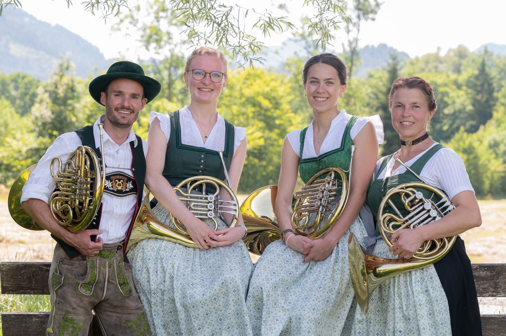 Satzfoto im Rahmen des Vereinsgruppenfotos - Kleingruppe - Gruppenbuidl - Gruppenfoto