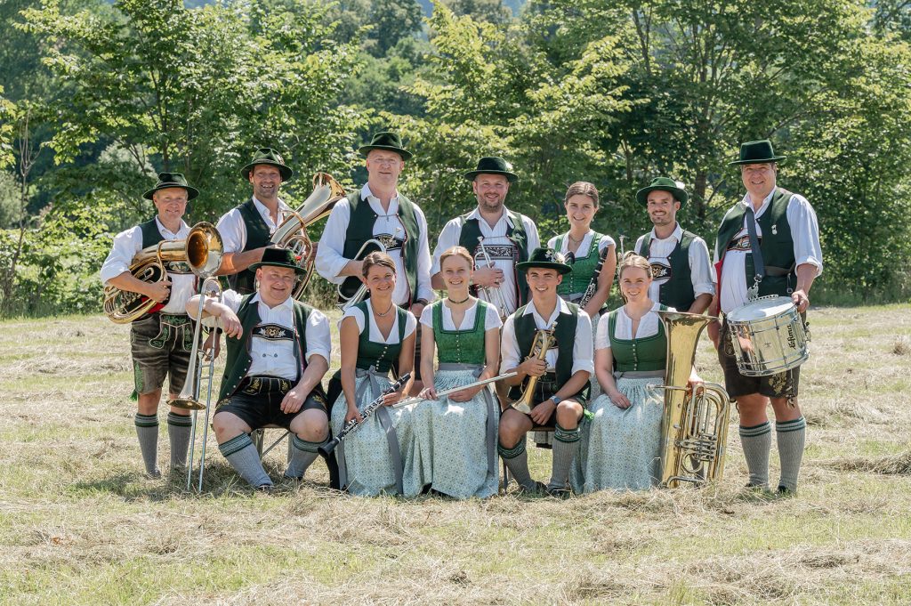 Satzfoto im Rahmen des Vereinsgruppenfotos - Kleingruppe - Gruppenbuidl - Gruppenfoto