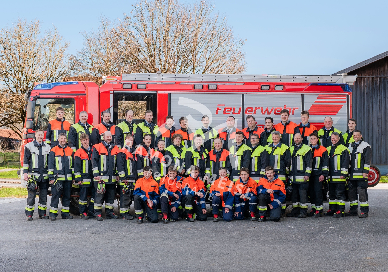 Gruppenfoto der FFW Valley im Einsatzgewand, Truppenfoto